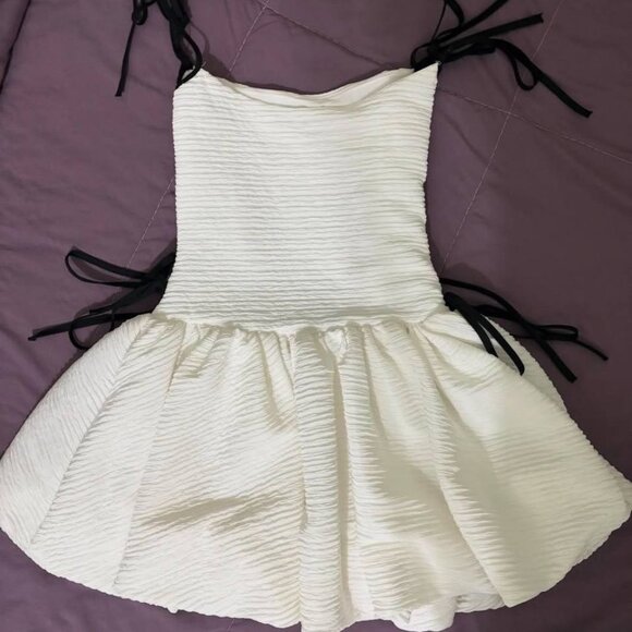 Dresses & Skirts - White Tie Strap Dress